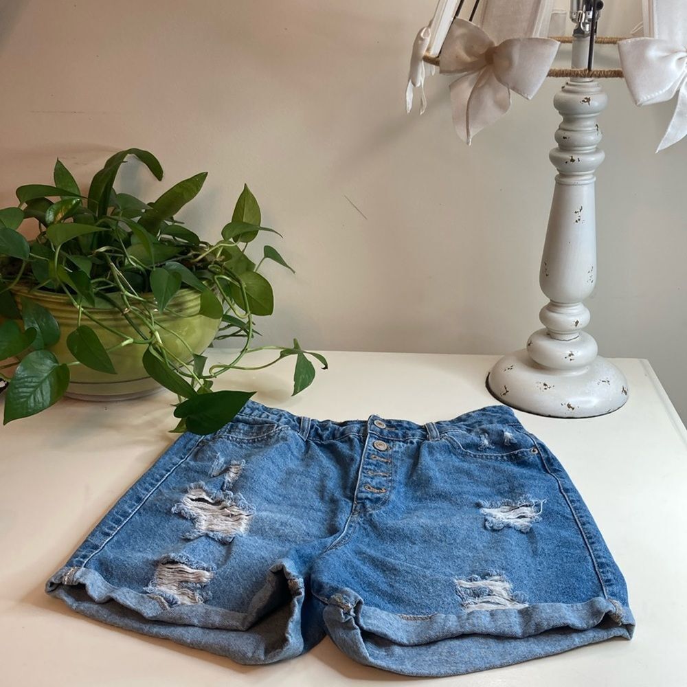 Cute Distressed Button Fly Denim shorts